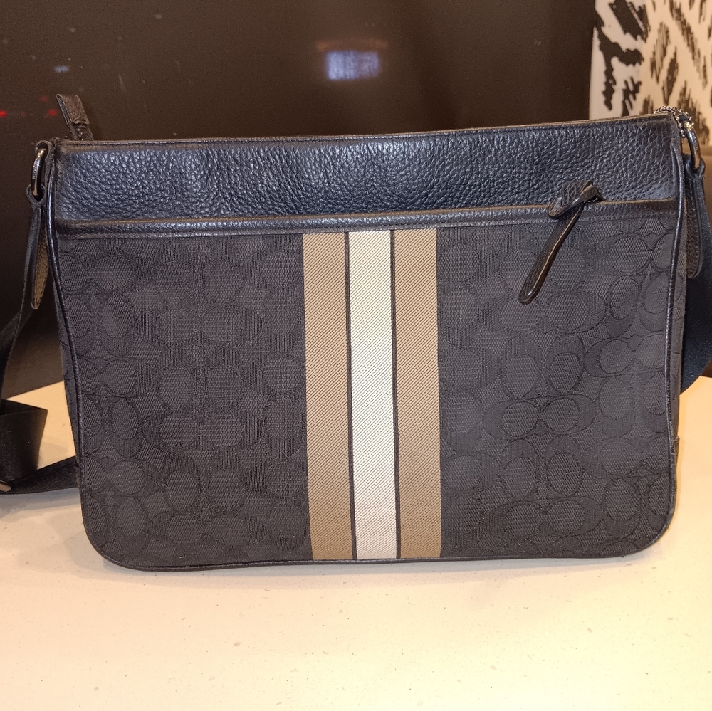 COACH "Thompson" Crossbody In Signature Jacquard With Varsity Stripe C5291